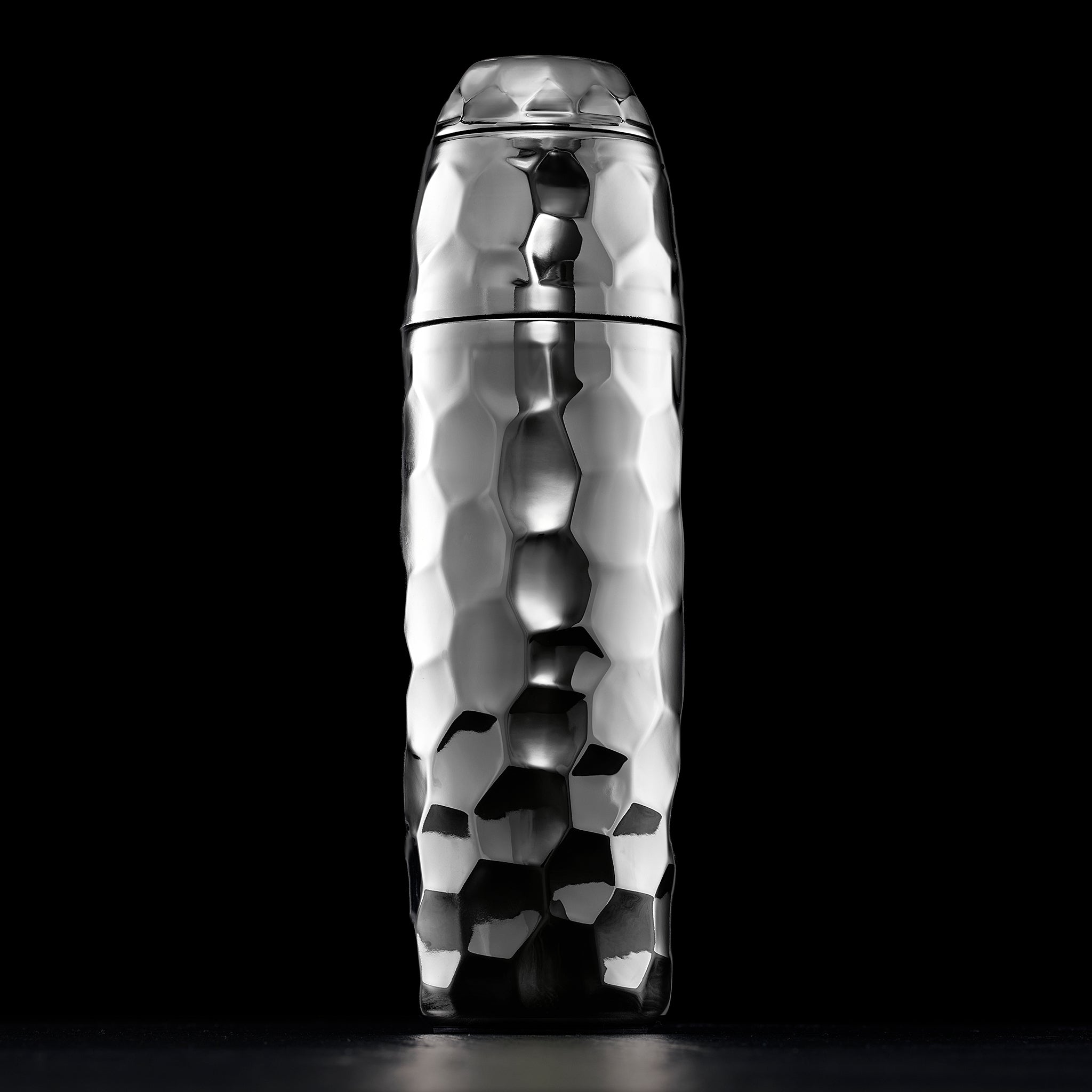 HexClad_CocktailShaker_Chrome_BRCS25-CR_Profile_Black_1125_CS_16x9_2_1