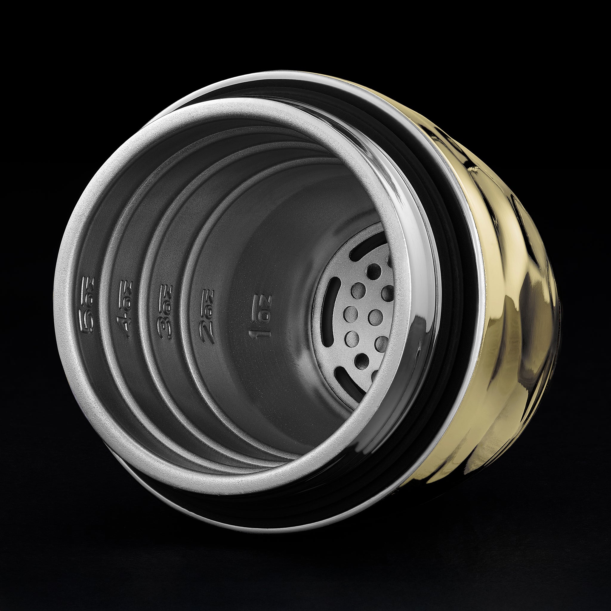 HexClad_CocktailShaker_Gold_BRCS25-GD_Detail_Lid_Black_1125_CS_16x9_fdae05df-1b89-48ed-ad3d-d3e3746a9d20