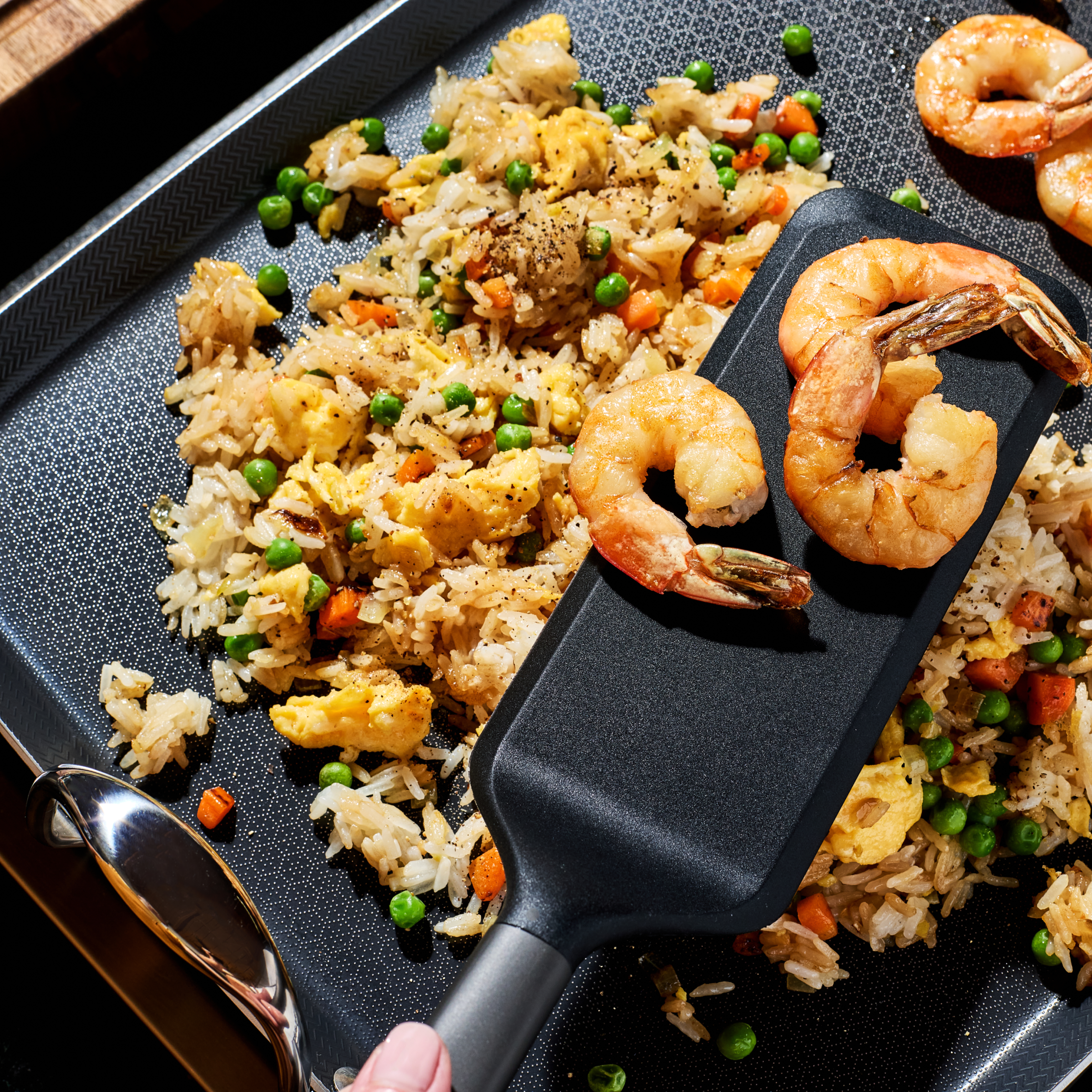 HexClad_GriddleTools_KWGT08-ST_GriddleSpatula_DoubleBurnerGriddle_CWGD21-C_032125_KF_091