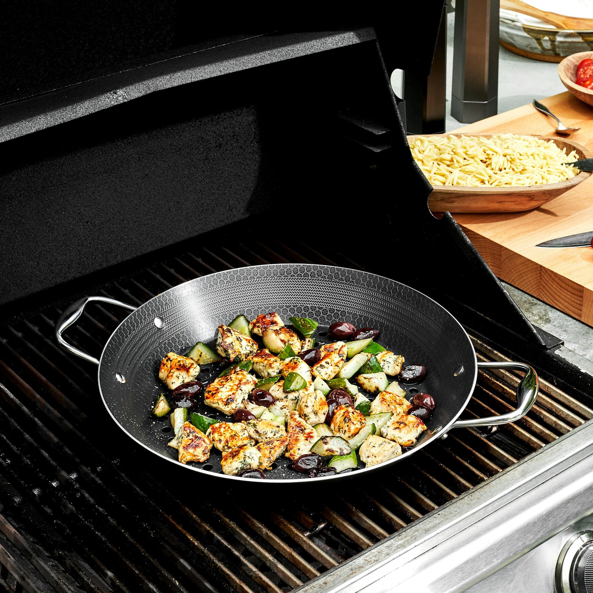 HexClad_HybridBBQGrillPan_CWBQ12-C_GrilledChicken_OrzoSalad_041924_KF_02_SQUARE