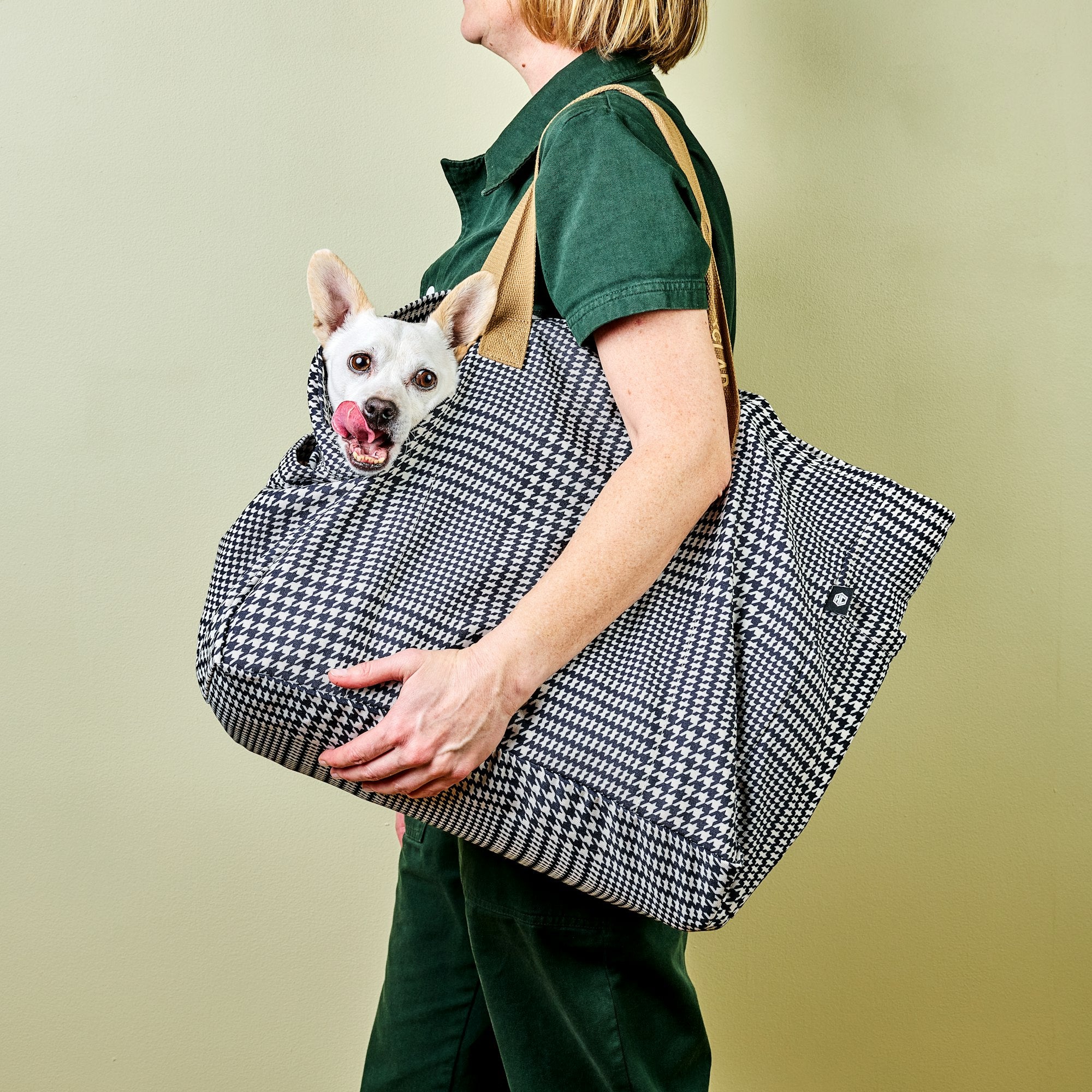 HexClad_MarketBag_OnyxHoundstooth_AP-MBG-HTBL_022025_KF_011
