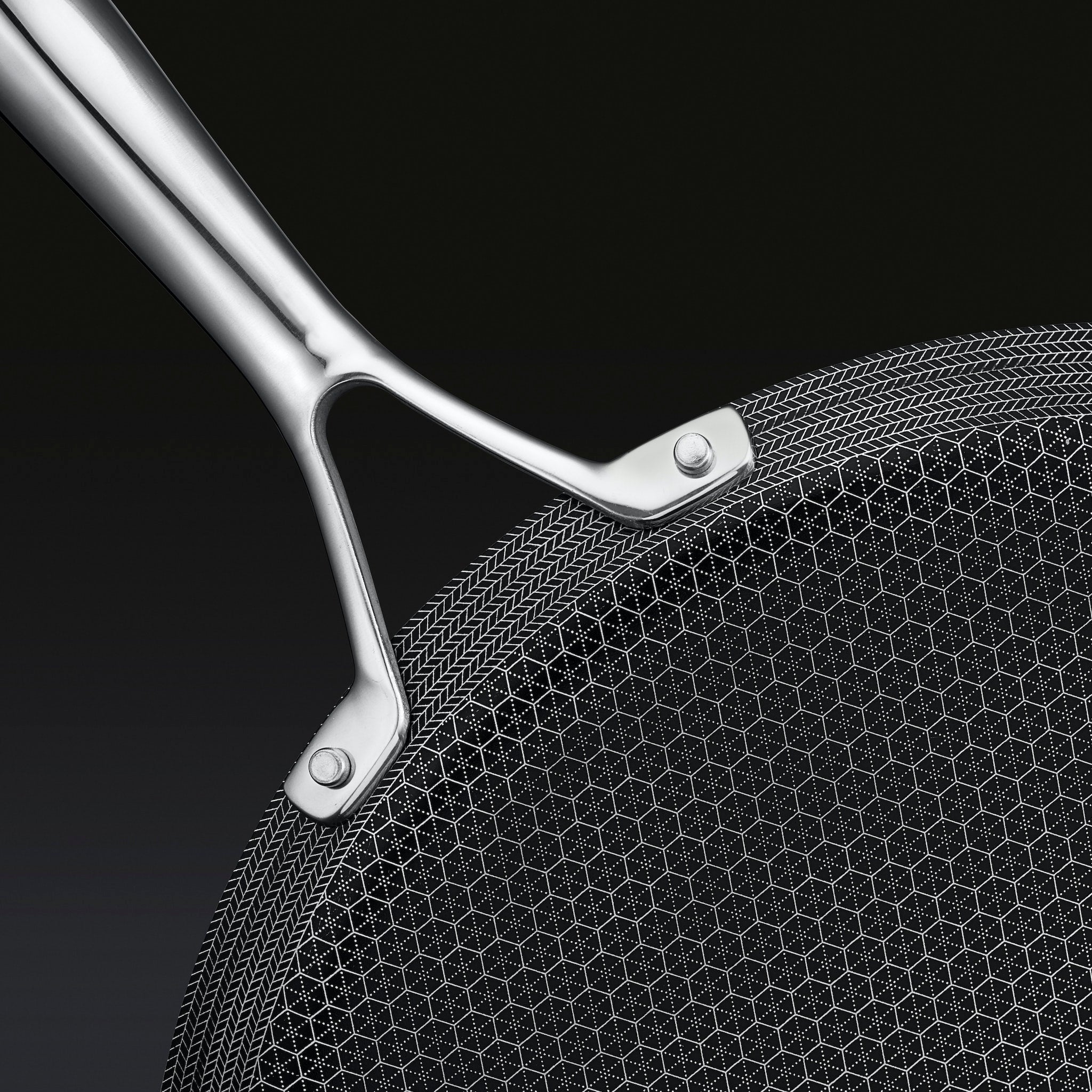 Hexclad_13inchGriddle_Detail_a96de4e2-8ef4-4a0e-86ae-b2191585aa1d