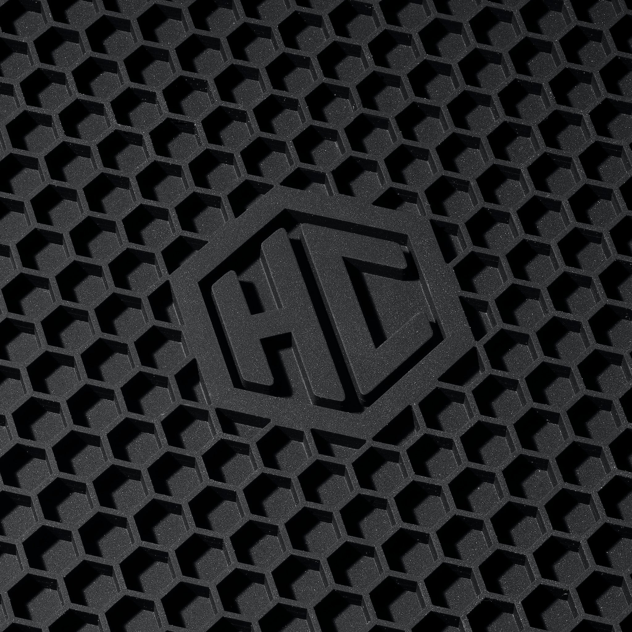 Hexclad_Trivet_Detail1_47e5a8a3-0d6a-4084-bb0d-7cf34352972a